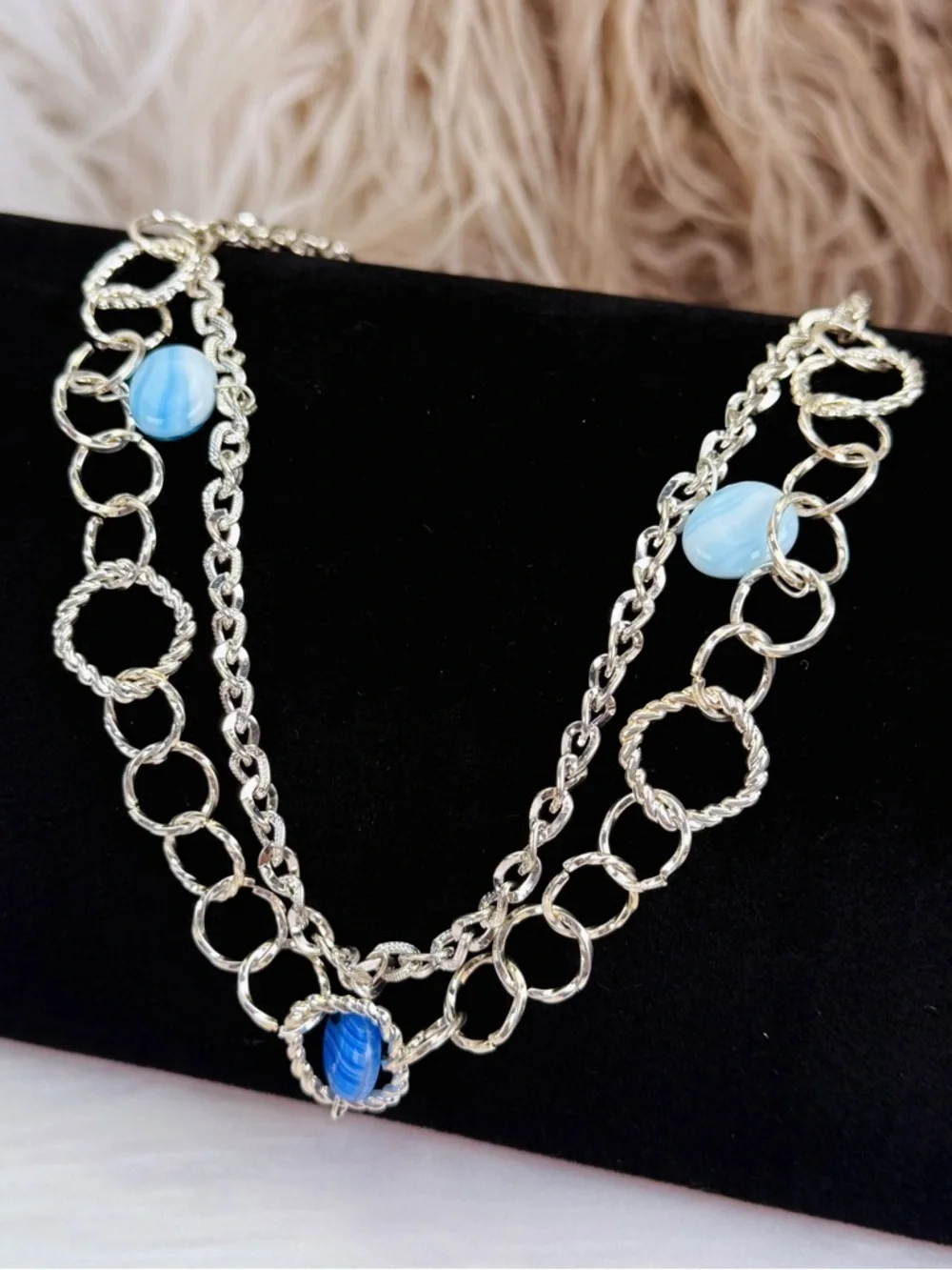Pretty Silvertone and blue chain necklace with barrel closure costume